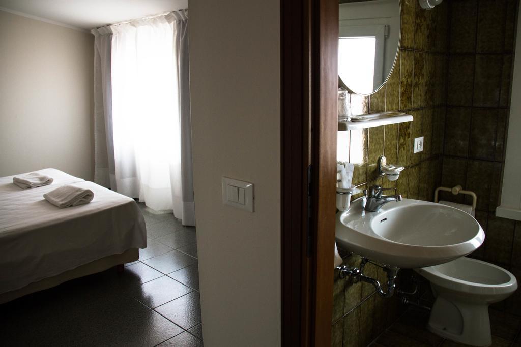 Hotel Arianna Iseo Room photo